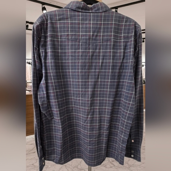 247. Bundle Deal: Vans Men's Medium Short & Long Sleeve Plaid Shirts - Picture 9 of 11